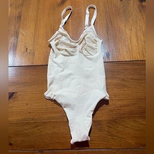 NWT SKIMS Womens Casual Comfy Sand Cream Everyday Sculpt Bodysuit Size Large